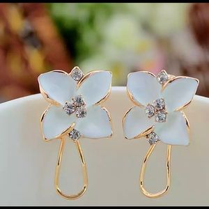 White & Gold Flower Crystal Earrings